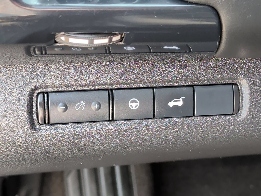 Used 2025 Nissan Pathfinder SV AWD/4WD image 14