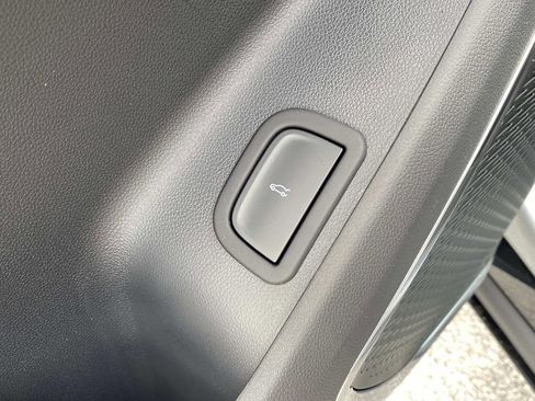 New 2026 Chevrolet Traverse RS image 18