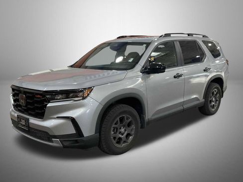 Used 2025 Honda Pilot TrailSport image 1