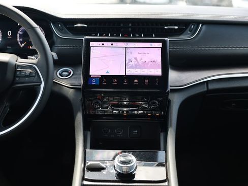 New 2025 Jeep Grand Cherokee Limited image 24