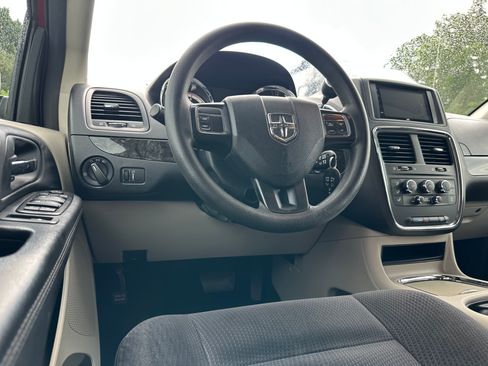 Used 2015 Dodge Grand Caravan SXT FWD image 17
