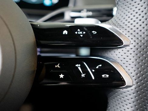 New 2025 Mercedes-Benz GLC 350e GLC 350e image 31