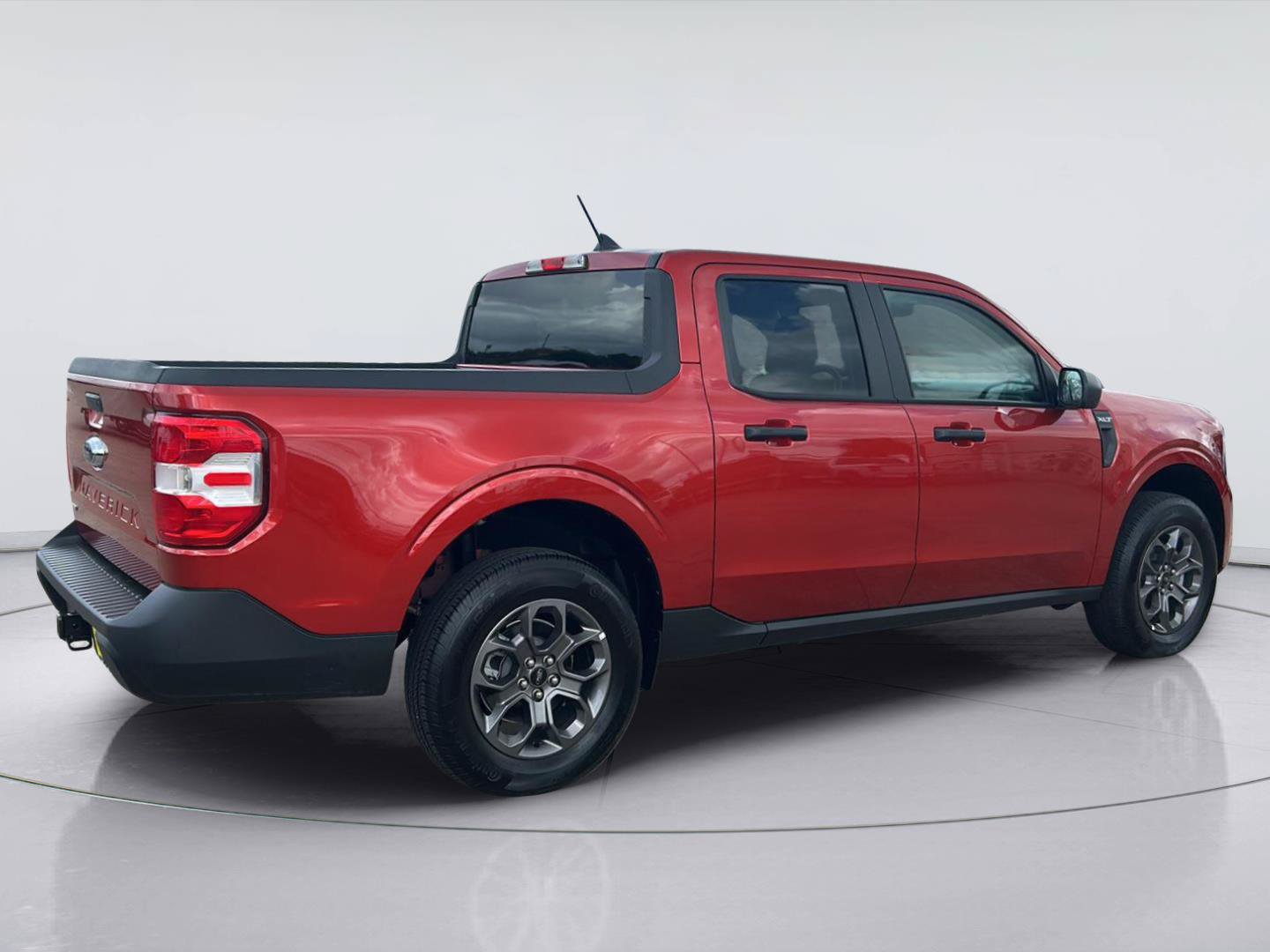 Used 2023 Ford Maverick XLT FWD image 4
