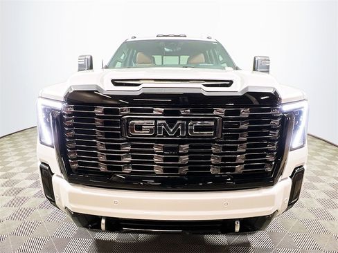 Used 2025 GMC Sierra 3500 Denali Ultimate image 3