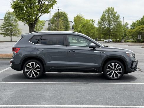 Used 2022 Volkswagen Taos SE image 8