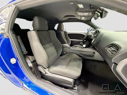 Used 2018 Dodge Challenger R/T RWD image 28