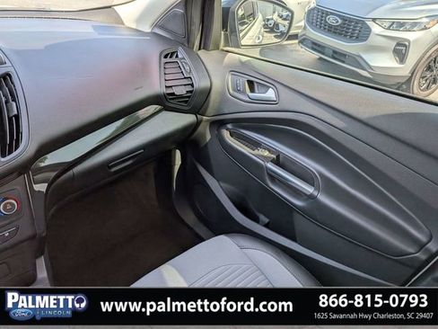 Used 2019 Ford Escape SE FWD image 16