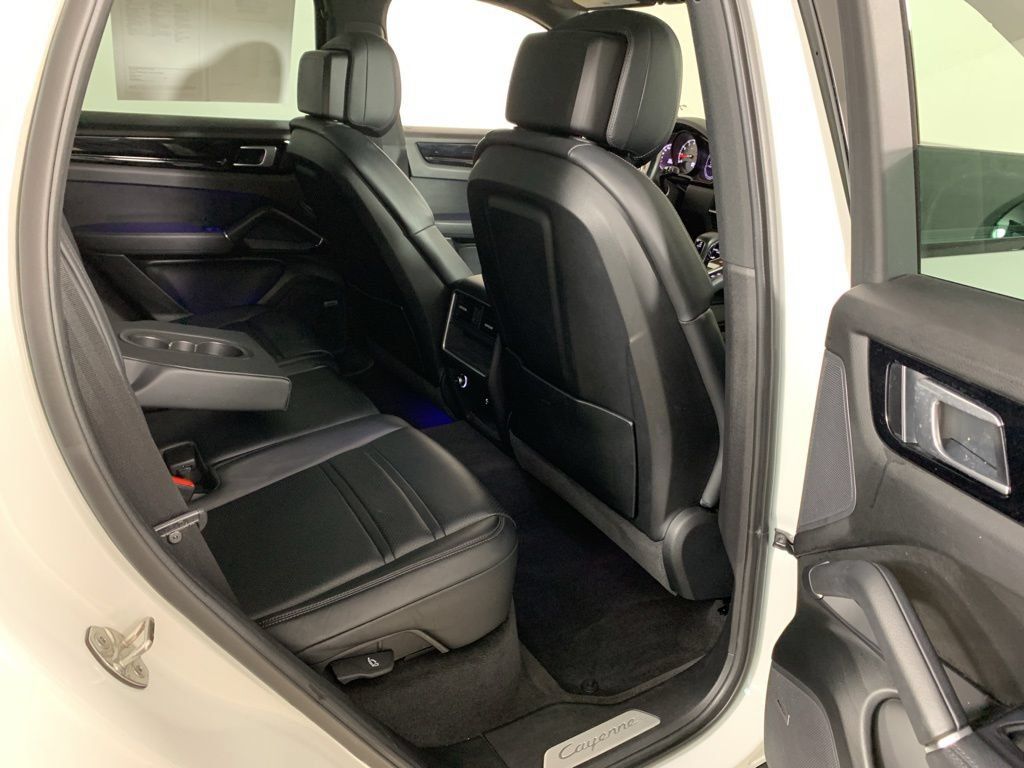 Used 2022 Porsche Cayenne AWD/4WD image 39