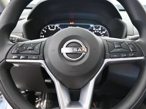 Used 2025 Nissan Altima 2.5 SV FWD image 27