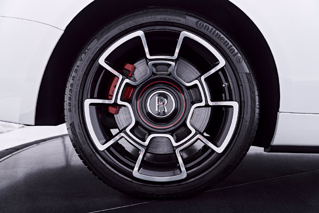 Used 2020 Rolls-Royce Dawn RWD image 40