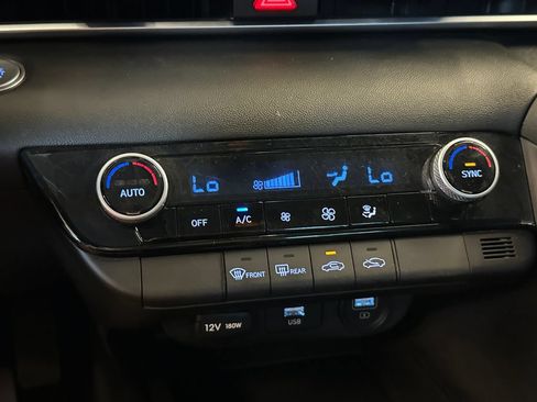 Used 2023 Hyundai Elantra SEL FWD image 15