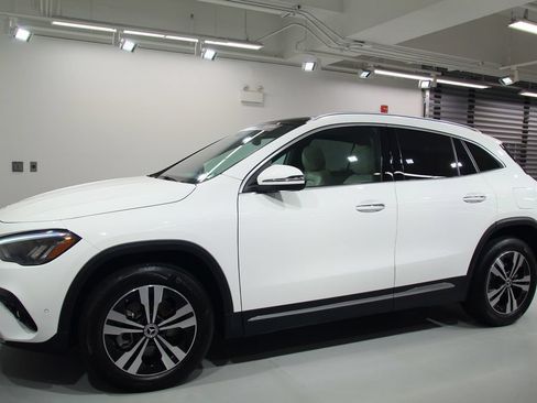 Certified 2024 Mercedes-Benz GLA 250 4MATIC image 4