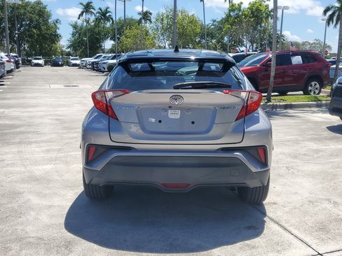 Used 2019 Toyota C-HR Limited FWD image 4