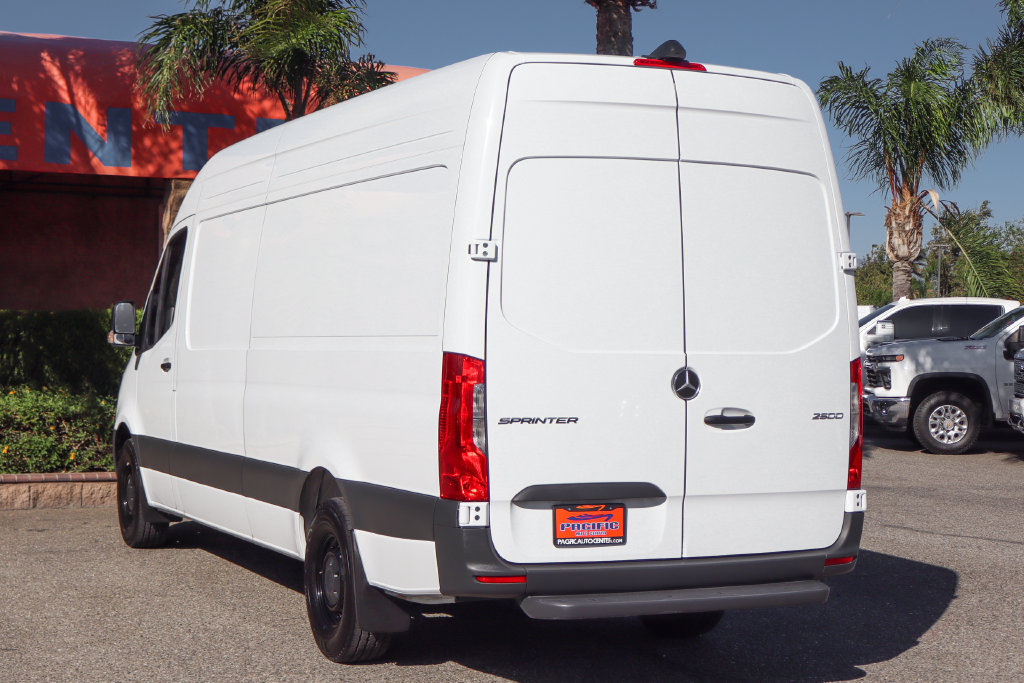 Used 2025 Mercedes-Benz Sprinter 2500 image 6