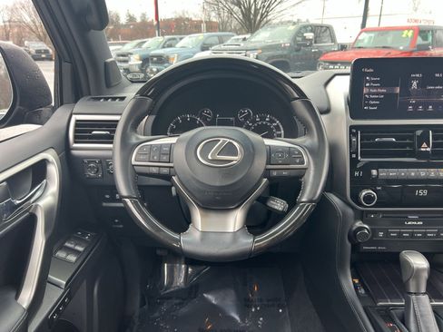 Used 2023 Lexus GX 460 Premium w/ Premium Package image 16