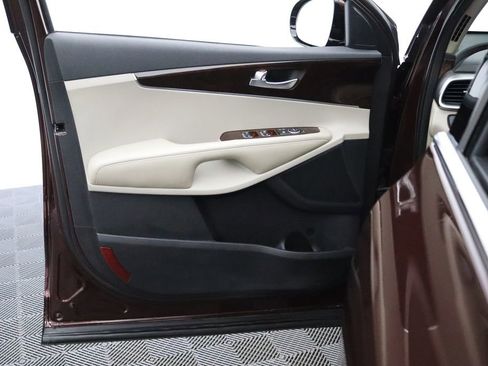 Used 2018 Kia Sorento LX image 12