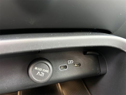 New 2026 Volvo XC40 B5 Core w/ Protection Package Premier image 19