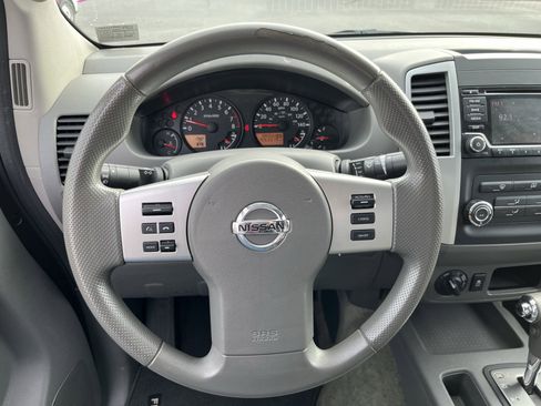 Used 2015 Nissan Frontier SL image 22