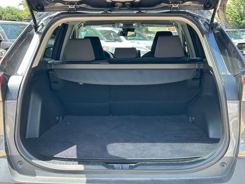 Used 2022 Toyota RAV4 XLE AWD/4WD image 14