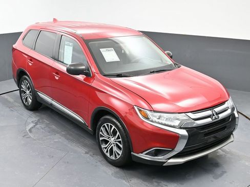 Used 2018 Mitsubishi Outlander ES image 41