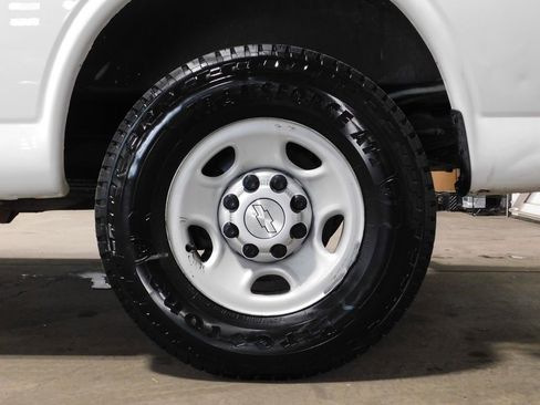 Used 2015 Chevrolet Express 2500 image 94