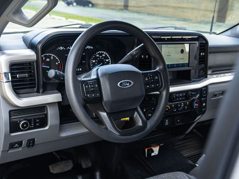 Used 2024 Ford F550 4x4 Crew Cab Super Duty w/ XLT Value Package image 25