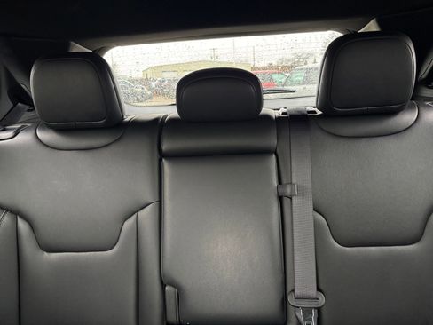 Used 2025 Jeep Compass Limited image 40