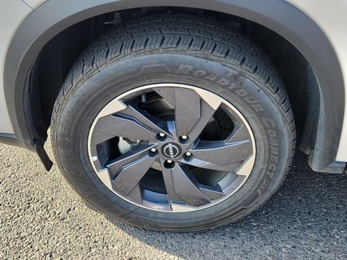 Used 2025 Nissan Rogue SV FWD image 6