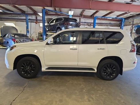 Used 2022 Lexus GX 460 Premium AWD/4WD image 2
