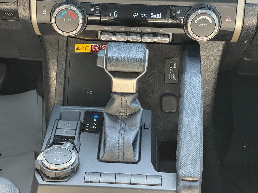 Certified 2024 Toyota Tacoma SR5 AWD/4WD image 14