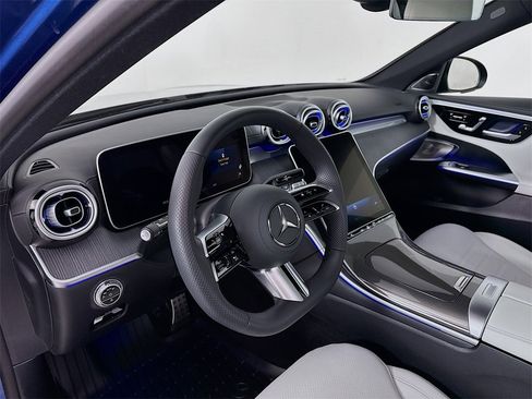 Used 2025 Mercedes-Benz C 300 4MATIC Sedan image 4