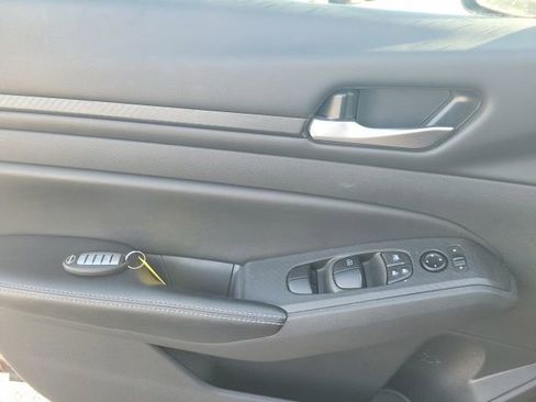 Used 2024 Nissan Altima 2.5 SV image 11