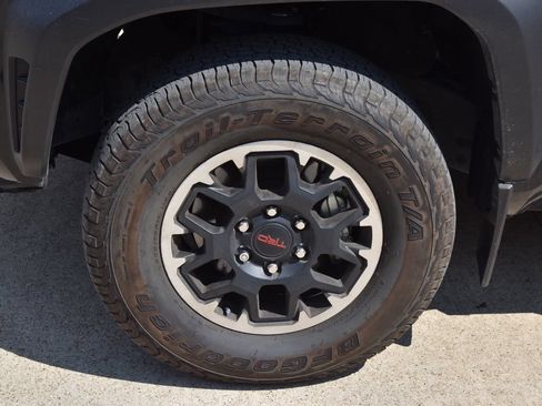 Used 2024 Toyota Tacoma TRD Off-Road w/ TRD Off Road Premium Package AWD/4WD image 9