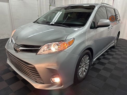 Used 2019 Toyota Sienna XLE FWD image 4