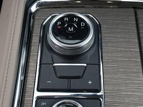 Used 2024 Ford Expedition Limited image 24