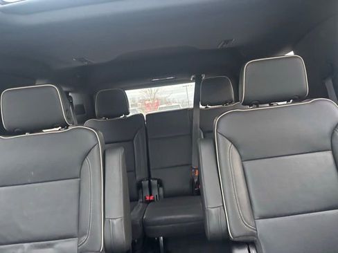 Used 2022 GMC Yukon SLT w/ SLT Premium Package image 12