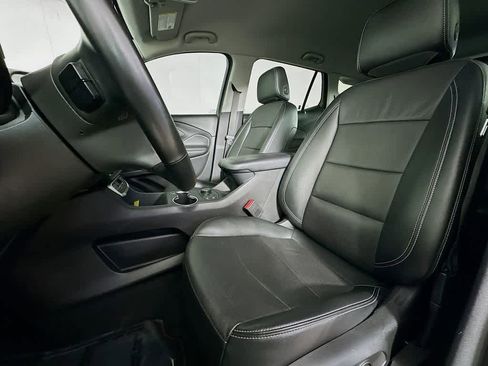 Used 2023 GMC Terrain SLT image 12