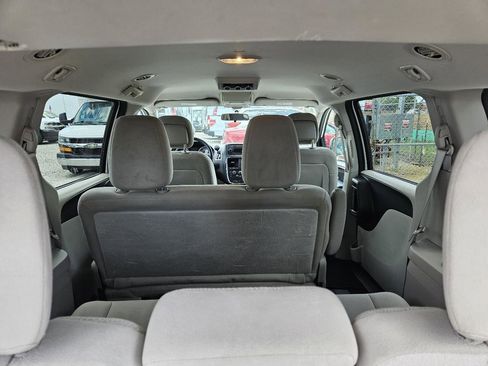 Used 2017 Dodge Grand Caravan SE FWD image 21