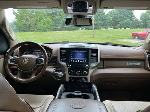 Used 2019 RAM 1500 Laramie AWD/4WD image 12