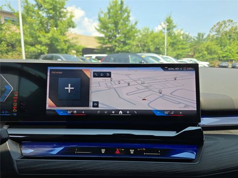 Used 2025 BMW 550e xDrive w/ Executive Package AWD/4WD image 28