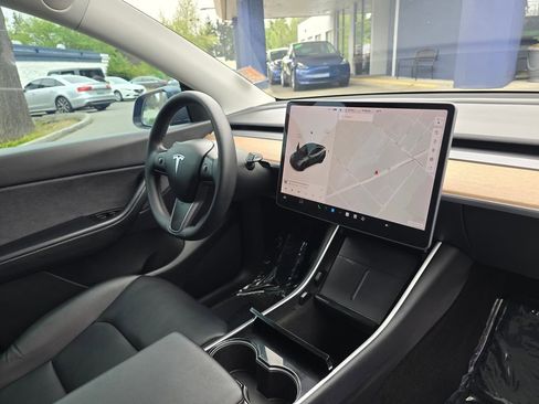 Used 2021 Tesla Model Y Long Range AWD/4WD image 10