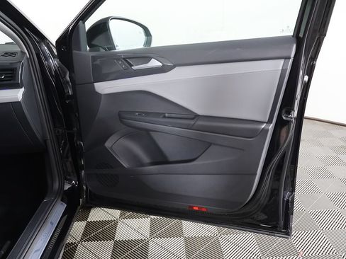 Used 2022 Volkswagen Taos SEL w/ Panoramic Sunroof Package AWD/4WD image 25