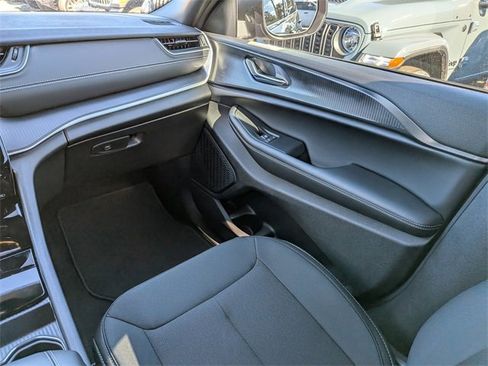 New 2025 Jeep Grand Cherokee L Laredo w/ Luxury Tech Group I image 18