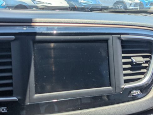 Used 2021 Chrysler Voyager Lxi image 22