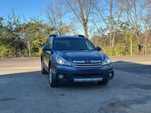 Used 2013 Subaru Outback 3.6R Limited w/ Moonroof Pkg image 8
