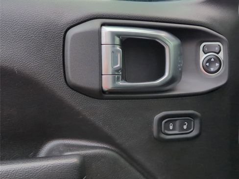 Used 2023 Jeep Gladiator Willys image 16