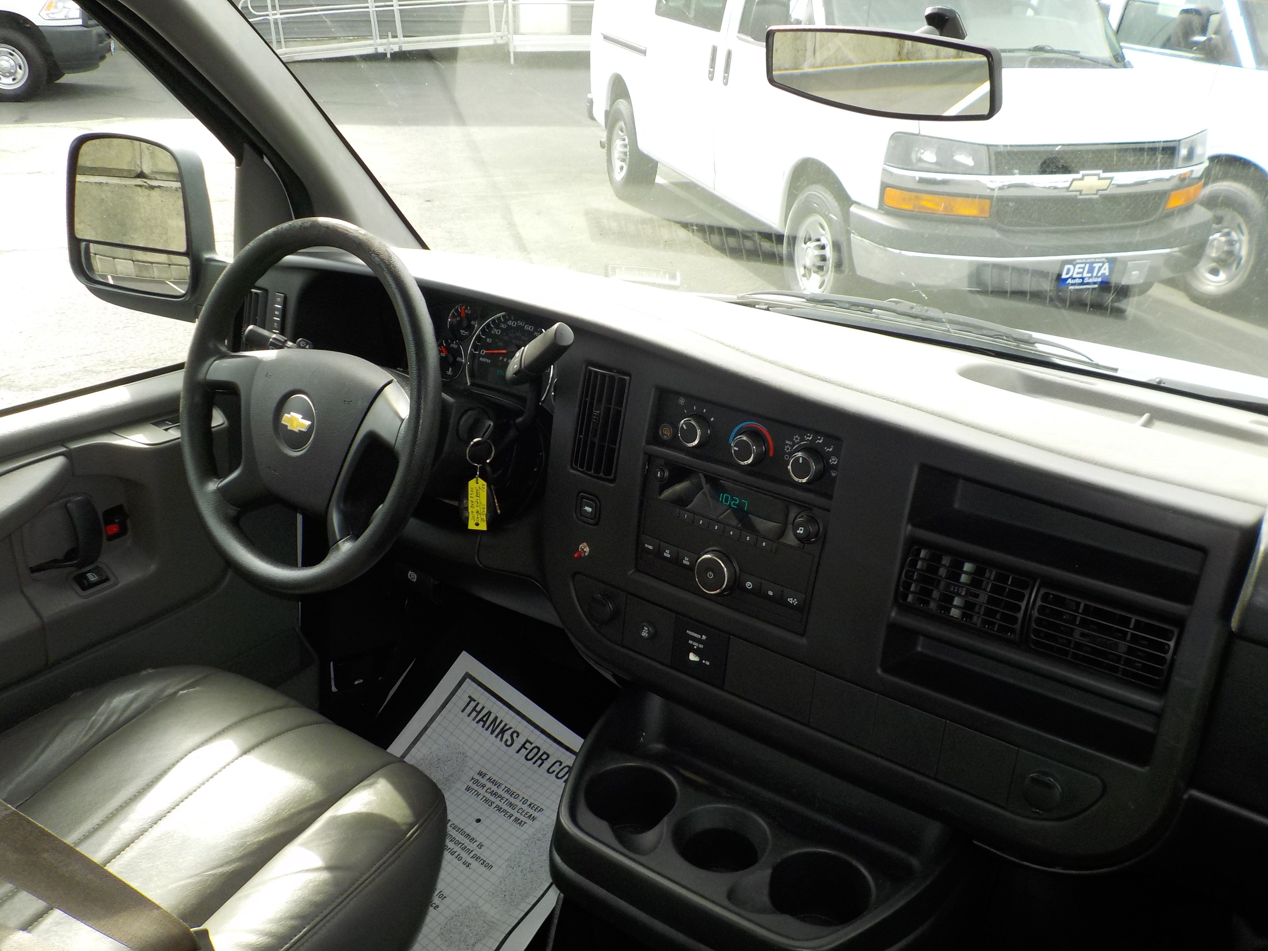 Used 2014 Chevrolet Express 2500 w/ Express Access Plus Package RWD image 21