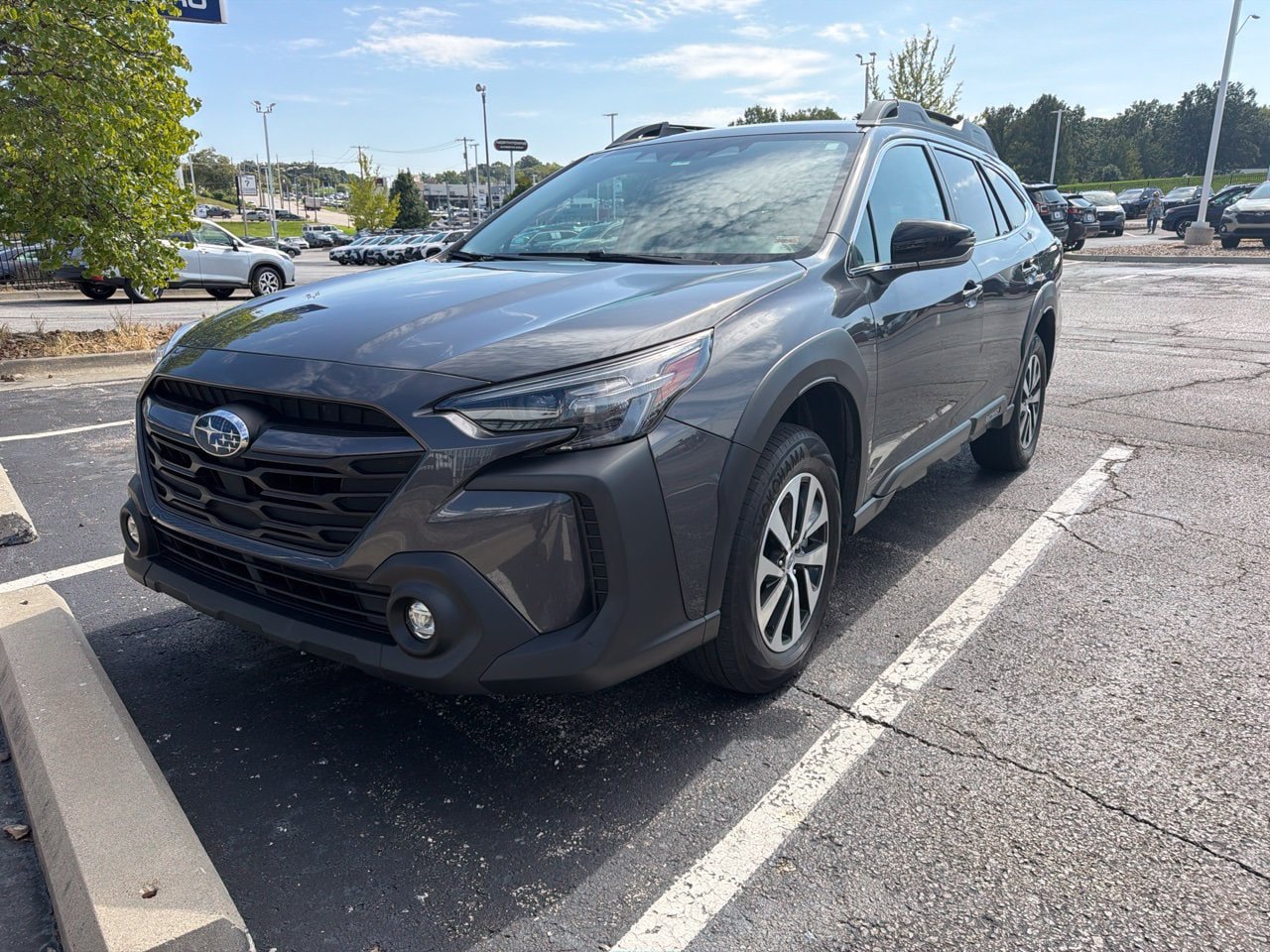 Used 2024 Subaru Outback Premium w/ Popular Package #1 AWD/4WD image 2