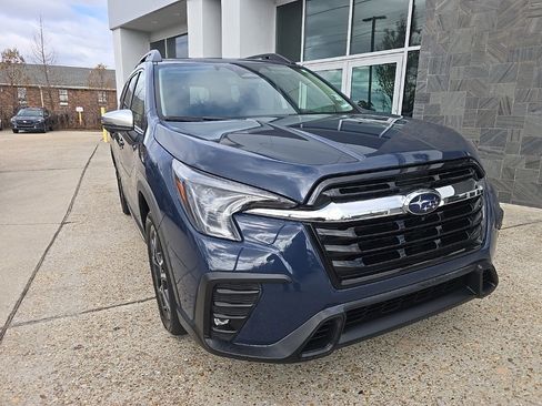 Used 2023 Subaru Ascent Limited w/ Technology Package image 5