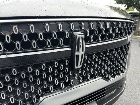 Certified 2025 Lincoln Navigator L Reserve AWD/4WD image 10